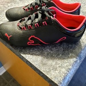 Women's Puma sneakers